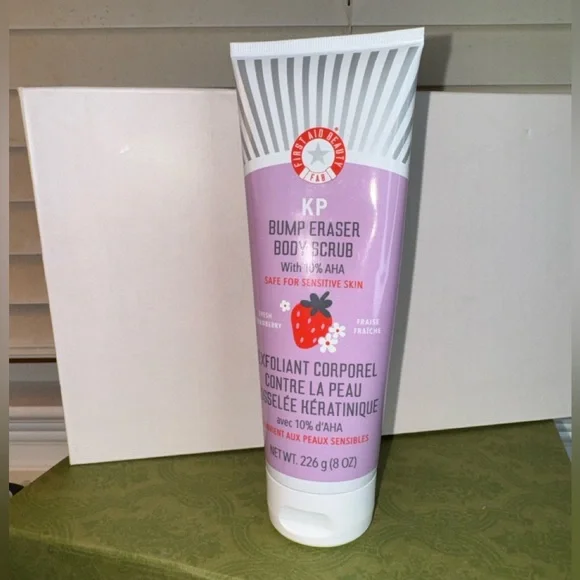 First Aid Beauty - KP Bump Eraser Body Scrub with 10% AHA - Picture 6 of 7